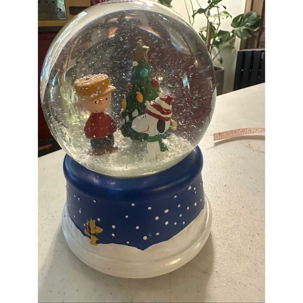 Hallmark Peanuts Christmas 50th Anniversary Musical Snow Globe